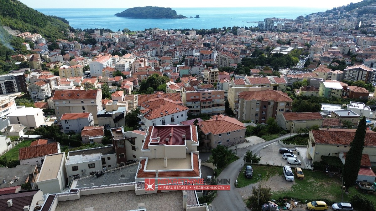 Budva'da satılık bu lüks penthouse